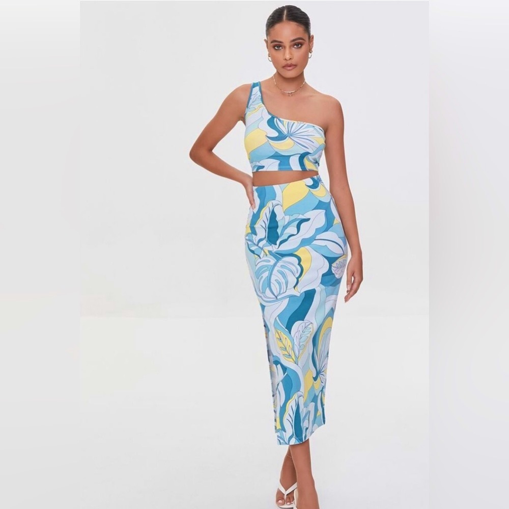 ❌SOLD❌ NWT Forever 21 Tropical Print Crop Top & Skirt Set